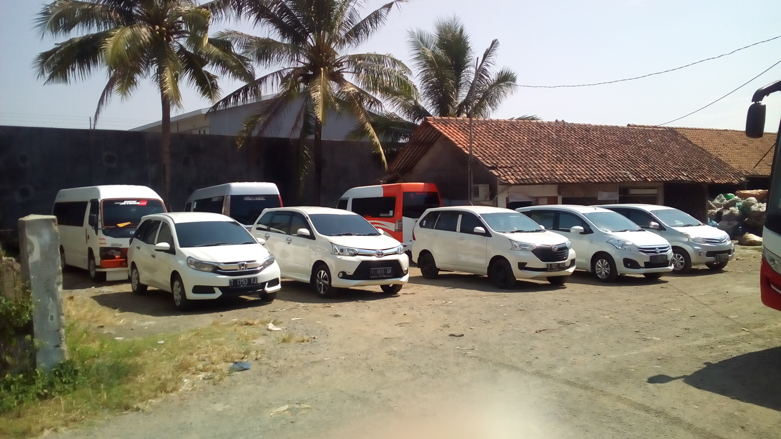 Sewa mobil di karawang